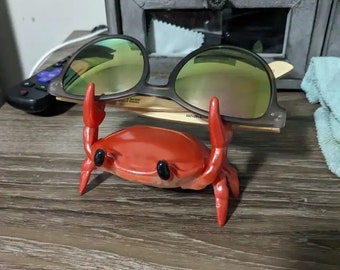 Crab-Shaped Multi-Functional Holder: Phone Stand, Pen & Glasses Holder - Decorative and Practical Ornament