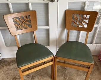 Ensemble de 2 chaises pliantes vintage des années 1950 en érable Stakmore avec étiquette d'origine