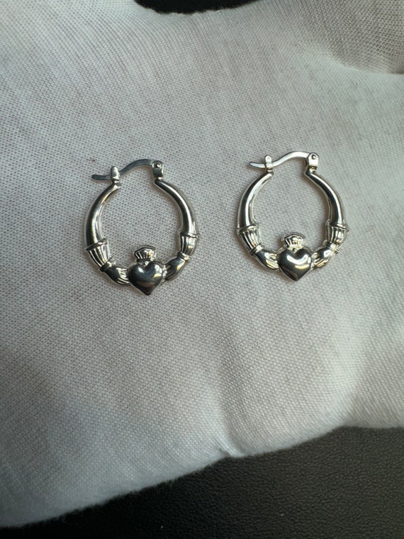 2.9g .925 Sterling Silver Claddagh Hoop Earrings(P