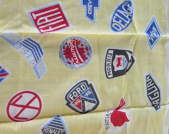 Pañuelos, bufandas y emblemas de insignias de coche vintage