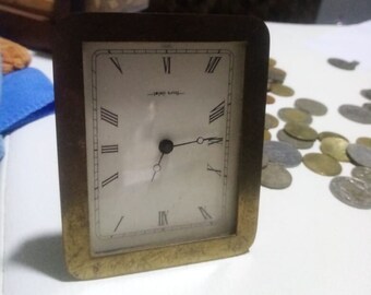 Pieza vintage de 1940. Un reloj antiguo y magnífico, su marco es de cobre puro.