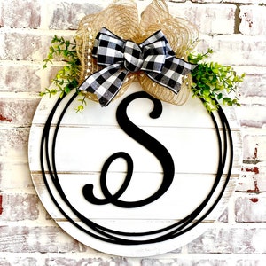 Farmhouse shiplap Name wreath Doorhanger - Hello wreath door hanger - family name doorhanger - hi wreath - round shiplap wreath