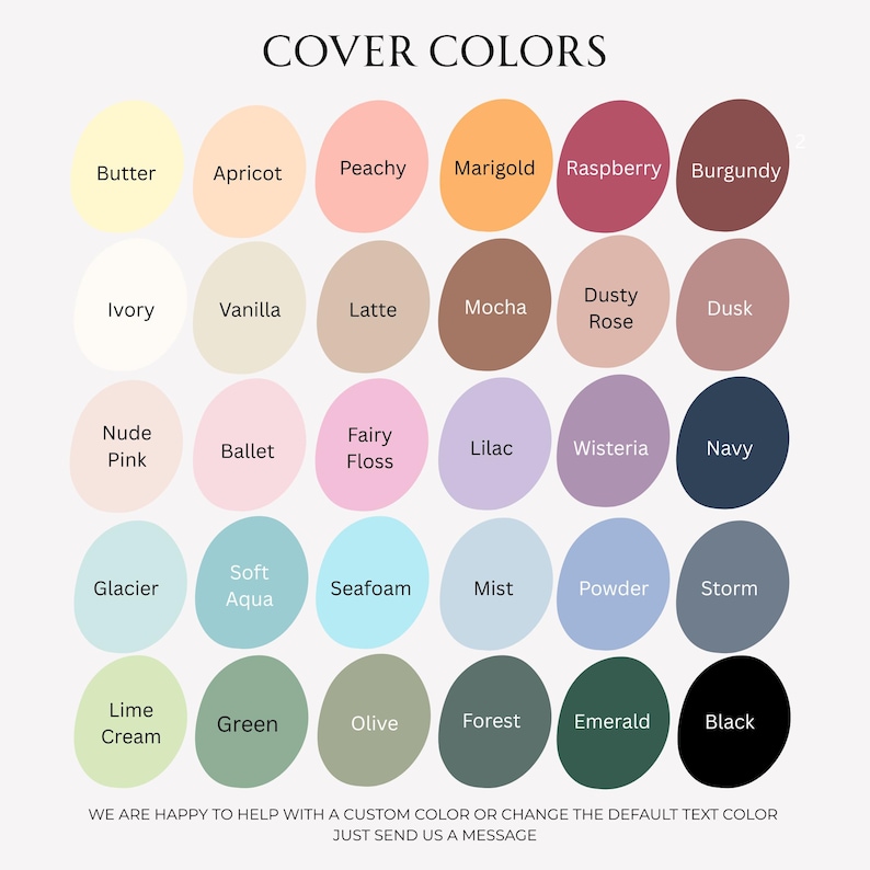 Op de afbeelding: Een kleurenkaart met de tekst "COVER COLORS" bovenaan. De kaart toont 30 kleurstalen, elk gelabeld met een kleurnaam, waaronder Butter, Apricot, Peachy en Black. De tekst onderaan luidt: "WIJ HELPEN U GRAAG MET EEN AANGEPASTE KLEUR OF WIJZIGEN DE STANDAARD TEKSTKLEUR STUUR ONS GEWOON EEN BERICHT."