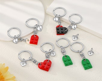 Llavero de corazón personalizado a juego, llavero de pareja grabado con letra, juego de llaveros de pareja como regalo de San Valentín, juego de llaveros con bloques de construcción