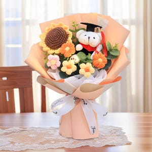 ハンドメイドかぎ針編みのひまわり、卒業クマ付きブルー/ピンクのかぎ針編みの花、卒業祝い、卒業生への英国/米国の贈り物、永遠の花の記念品