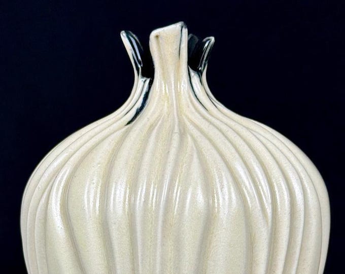 porcelain bud vase in white and black