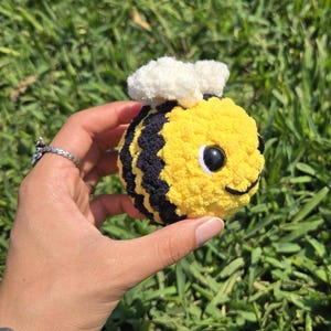 Crochet Bee Plushie - Emotional Support Bee Pocket Buddy - Perfect Gift For Bee Lovers/Bee Themed Gift/Crochet Bee Charm