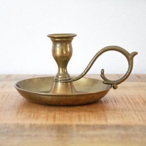 Portacandele conico in ottone vintage: candeliere da camera in stile Mid-Century Modern con manico
