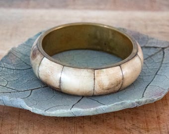 Vintage armband van kameelbeen en messing: metalen armband in boho-stijl