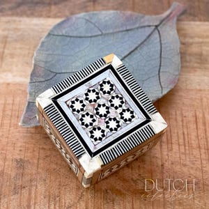 Vintage Small Square Shaped Wooden Marquetry Trinket Box, Geometric Mosaic Inlay Pattern, Keepsake Box, Wood & Bone, Jewelry Box, Home Decor