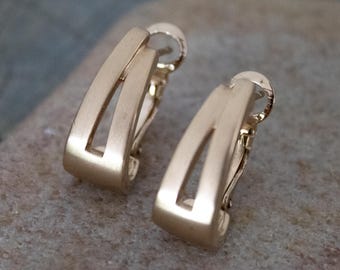 Vintage 14k Gold Plated Earrings: Elegant Abstract Design, Pre Owned Jewelry