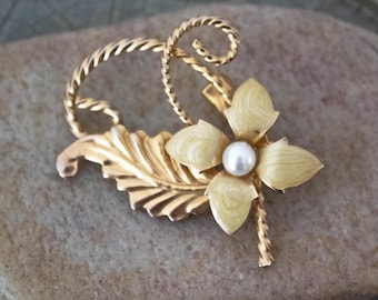 Vintage Yellow Enamel & Pearl Flower Brooch: Set on Gold Tone Metal, Pre Owned Jewelry