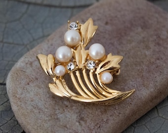 Vintage Multi Flower Gold Tone Brooch with Pears & Rhinestones: Marked EDR, Pre Owned Jewelry