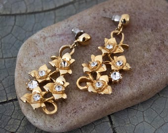 Vintage Floral Dangle & Drop Earrings: Gold Tone Metal, Rhinestones, Elegant Multi Flower Design