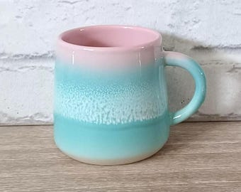 Rosa und grün glasierte Mojave Steingut Keramiktasse Tee Kaffeetasse Tasse Scandi Design Küche Trinkgefäß Geschenk für sie Hübsche Boho Stone Geschenk