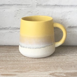 Geel geglazuurde Mojave-steengoed keramische mok, thee koffiemok beker Scandi design keuken drinkgerei cadeau boho steen aanwezig