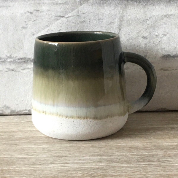 Taza de cerámica de gres Mojave esmaltado verde bosque, taza para té y café, diseño escandinavo, vajilla de cocina, regalo, regalo de piedra bohemia.
