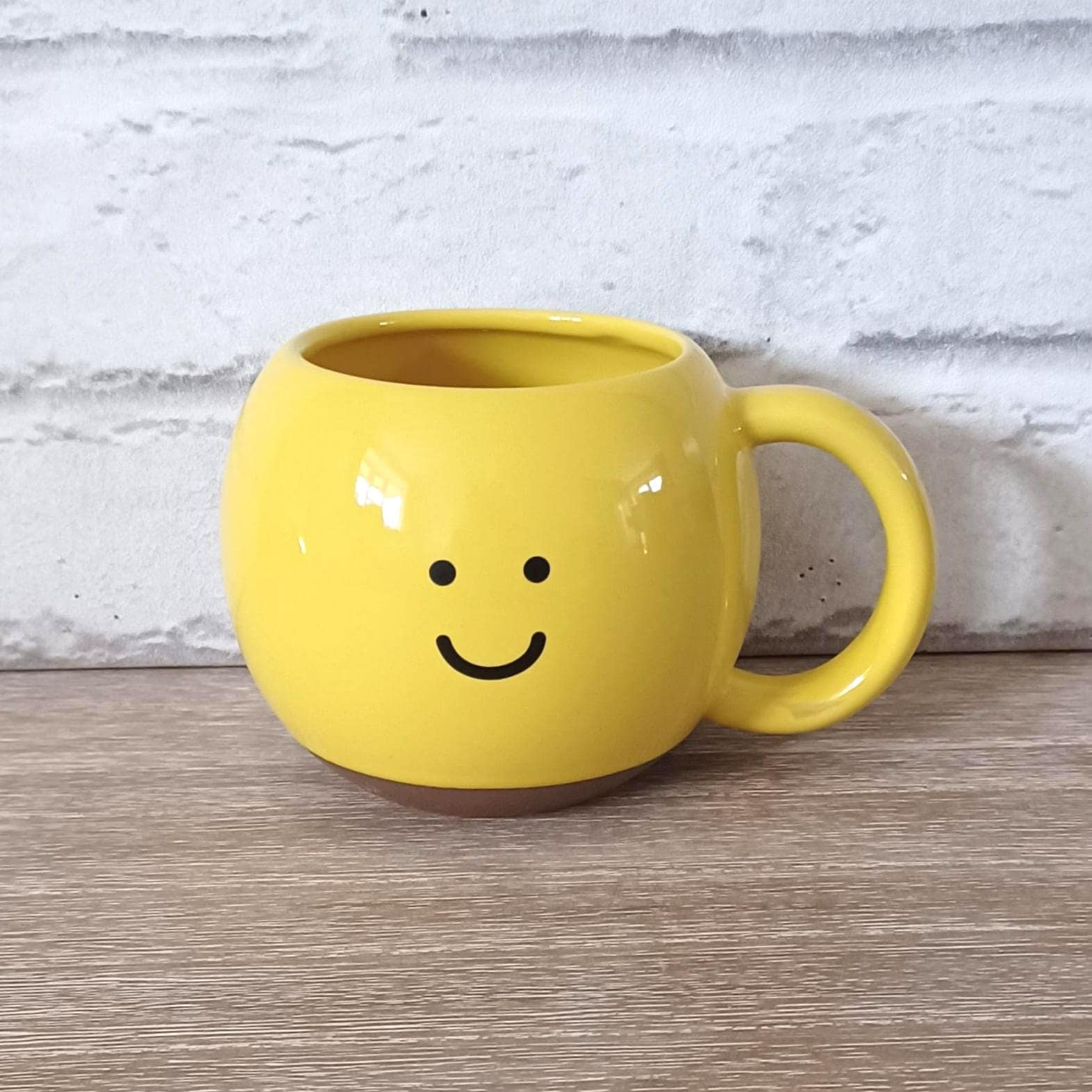 イエロースマイリーマグ - Etsy 日本