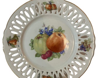 Assiette en porcelaine Winterling Bavaria Allemagne avec fruits, pommes et cerises, bord en treillis