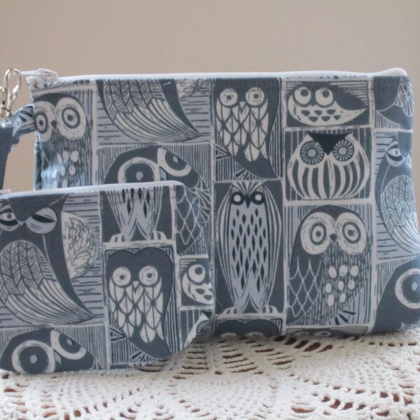 Gray Owl Travel Purse Set, Travel Clutch,  Owl Wristlet, Zipper  Bag Set, Smart phone Case, Owls in Gray