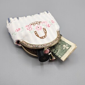 Vintage Floral Hand Embroidered Small Kiss lock Snap Coin Purse, Floral Snap Coin Purse, Snap Change Purse image 3