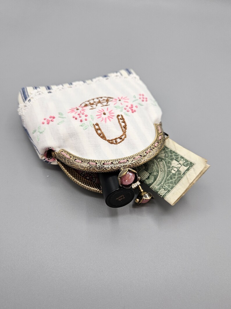 Vintage Floral Hand Embroidered Small Kiss lock Snap Coin Purse, Floral Snap Coin Purse, Snap Change Purse image 3