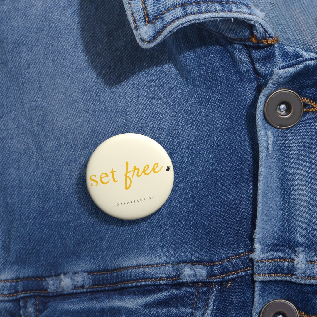Set Free Cursive Pin Button - Etsy