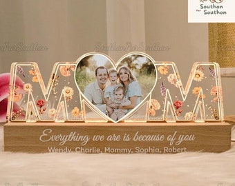 Luce notturna a LED con lettera personalizzata, regalo personalizzato per la festa della mamma, luce notturna in acrilico personalizzata, luce notturna con fiori di compleanno