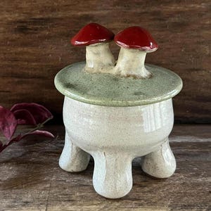 Mini Ceramic Mushroom Jar:  2 ounce, Trinkets, Woodland Décor (Item #Y20)