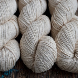 Lovely undyed linen/cotton yarn -- 100 g - ecru