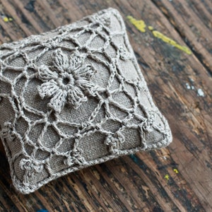 Linen pincushion crochet motif image 1