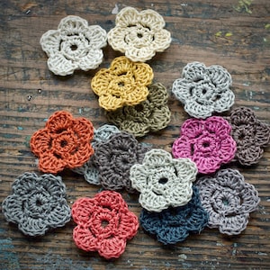 Flores de linho em crochê - conjunto de 10