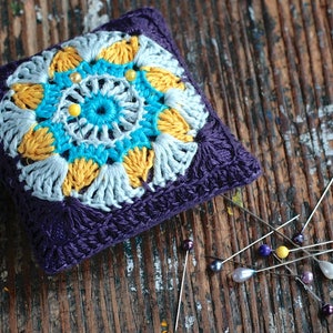 Linen pincushion crochet motif image 1