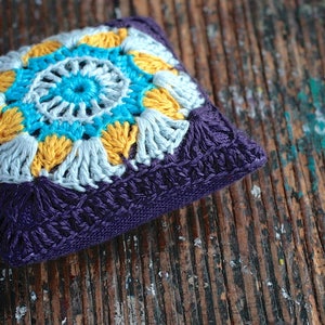 Linen pincushion crochet motif image 4