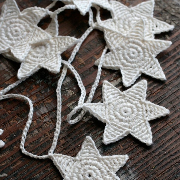 Crochet Garland - Wall Hanging - Small Bunting - 12 Stars garland -  off white