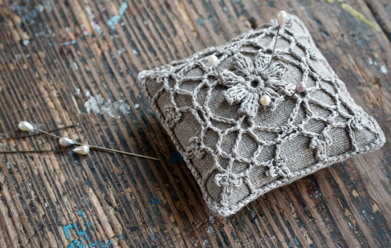 Linen pincushion crochet motif image 3
