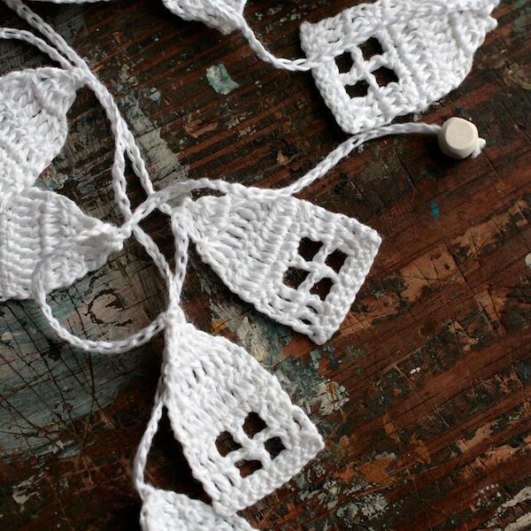 Crochet Garland - Wall Hanging - houses - houses garland - snow white