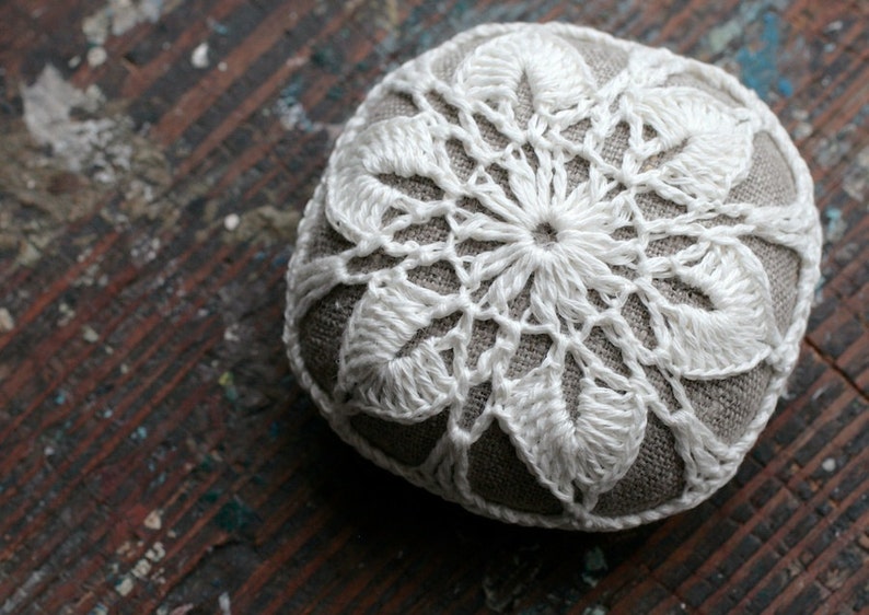 Linen pincushion crochet motif white image 3