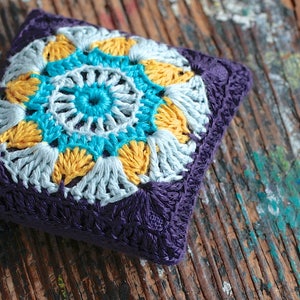 Linen pincushion crochet motif image 3