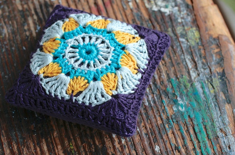 Linen pincushion crochet motif image 3