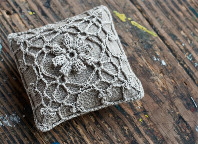 Linen  pincushion  crochet motif image 1