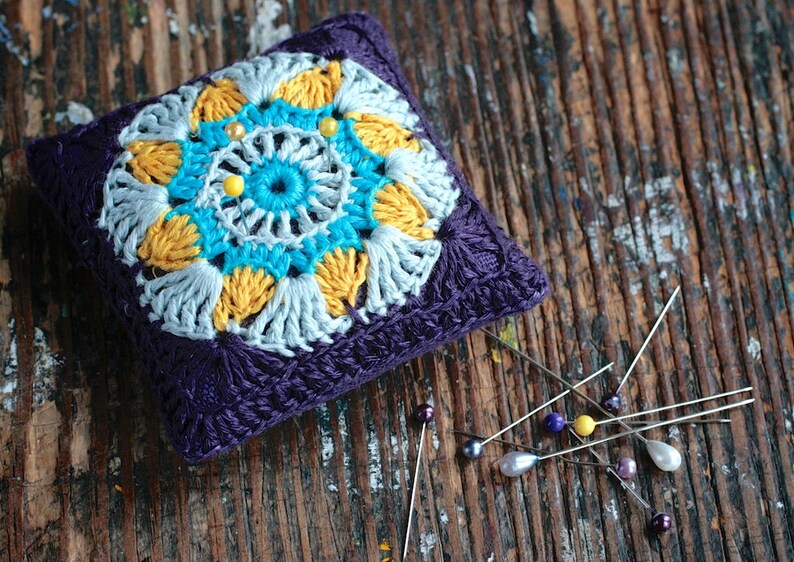 Linen pincushion crochet motif image 1