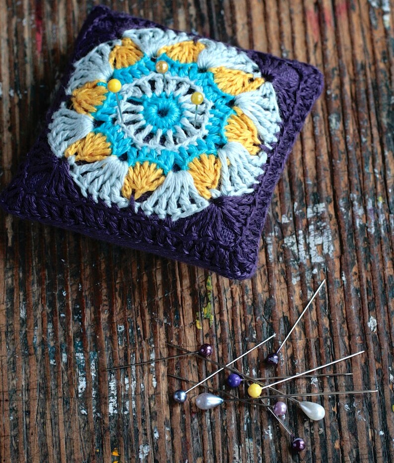 Linen pincushion crochet motif image 2