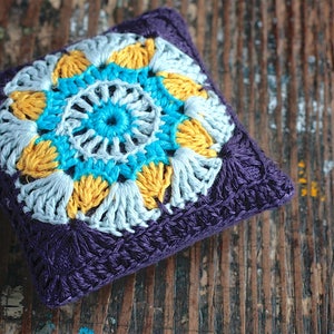 Linen pincushion crochet motif image 5