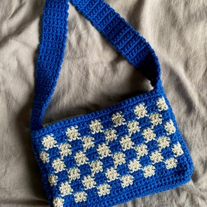 Checkered Crochet Bag Pattern | two-coloured modern crochet bag