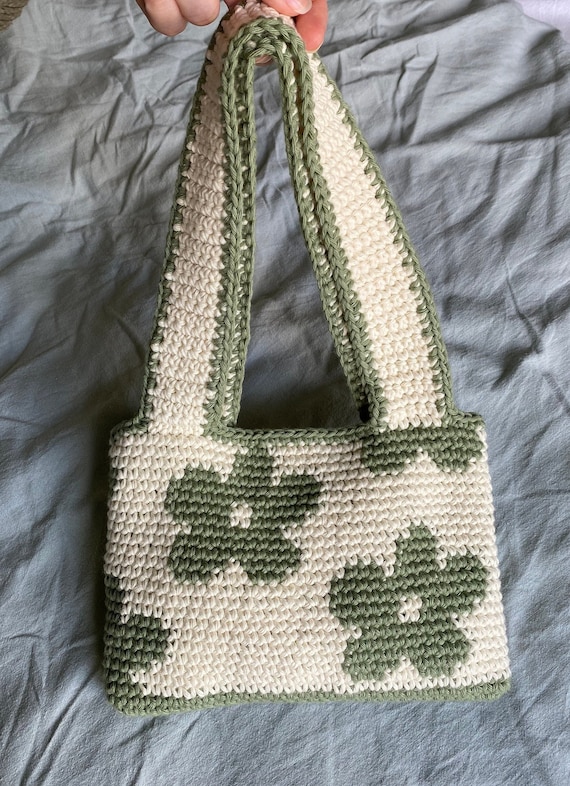 Floral Crochet Bag Pattern | two-coloured flower hippie crochet bag