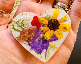 Botanical Necklace, Pressed Flower Necklace, Real Flower Necklace, Resin Jewelry, Heart Necklace, Nature Lover gift