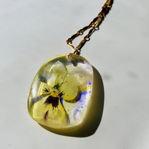 Real Flower Jewelry, Pressed Flower Necklace, Dried Flower Jewelry, Botanical Necklace, Resin Necklace, Layering Necklace image 2