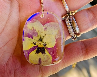 Real Flower Jewelry, Pressed Flower Necklace, Dried Flower Jewelry, Botanical Necklace, Resin Necklace, Layering Necklace