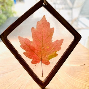 Wood Resin Necklace, Resin Terrarium Necklace, Geometric Terrarium, Leaf Necklace